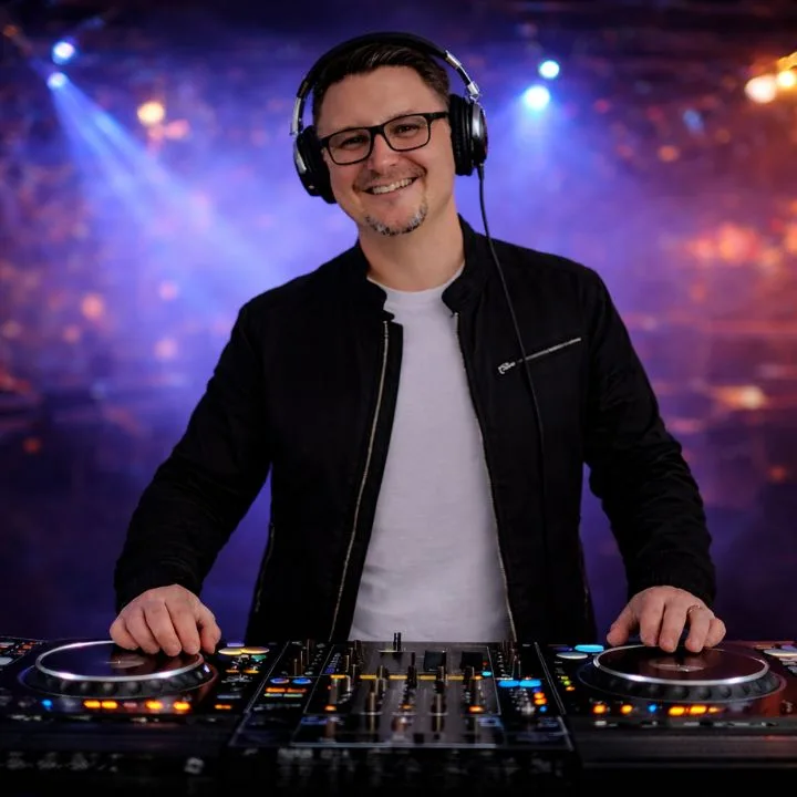Mike Hoffmann am DJ-Pult